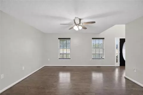 Living - 179 Kelley Loop, Buchanan, GA 30113 photo 2 of 5