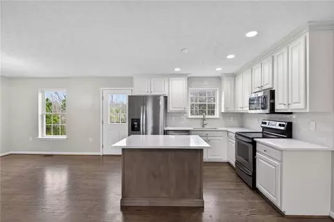 Kitchen - 179 Kelley Loop, Buchanan, GA 30113 photo 3 of 4