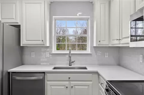 Kitchen - 179 Kelley Loop, Buchanan, GA 30113 photo 4 of 4