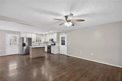 Living - 179 Kelley Loop, Buchanan, GA 30113 photo 3 of 5