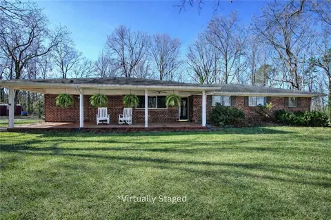 16 Summit Dr SE, Lindale, GA 30147