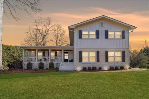 2871 Fontainebleau Dr, Dunwoody, GA 30360
