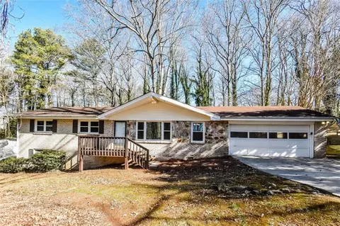 156 King David Dr, Lilburn, GA 30047