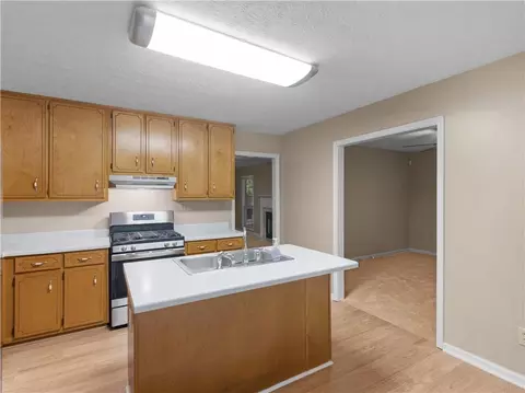 Kitchen - 12012 Turner Rd, Hampton, GA 30228 photo 3 of 5