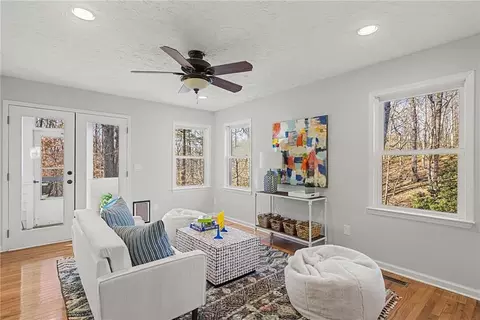 Living - 2017 Parsons Ridge Cir, Duluth, GA 30097 photo 4 of 5