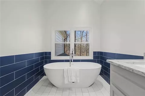Bath - 2017 Parsons Ridge Cir, Duluth, GA 30097 photo 3 of 5