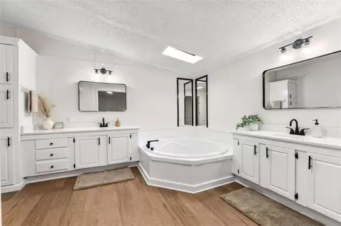 Bath - 234 Peoples Rd, Jackson, GA 30233 photo 2 of 4