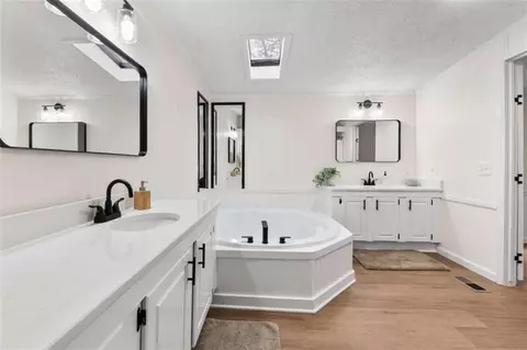 Bath - 234 Peoples Rd, Jackson, GA 30233 photo 3 of 4