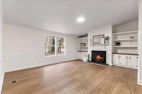 Living - 234 Peoples Rd, Jackson, GA 30233 photo 6 of 7