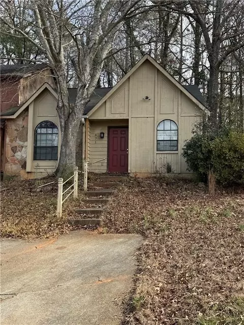 871 Brandy Oaks Ln, Stone Mountain, GA 30088