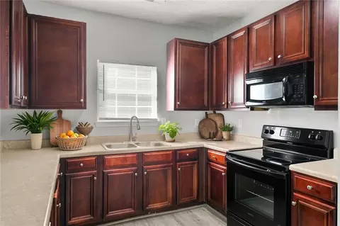 Kitchen - 11244 Aliyah Dr, Hampton, GA 30228 photo 1 of 2