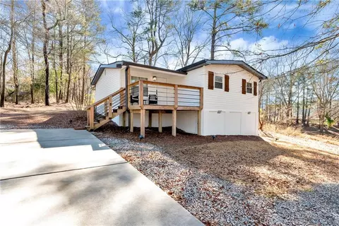 321 Pine Ave, Commerce, GA 30529