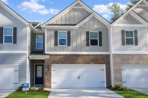 302 Switcher Ct, Union City, GA 30291