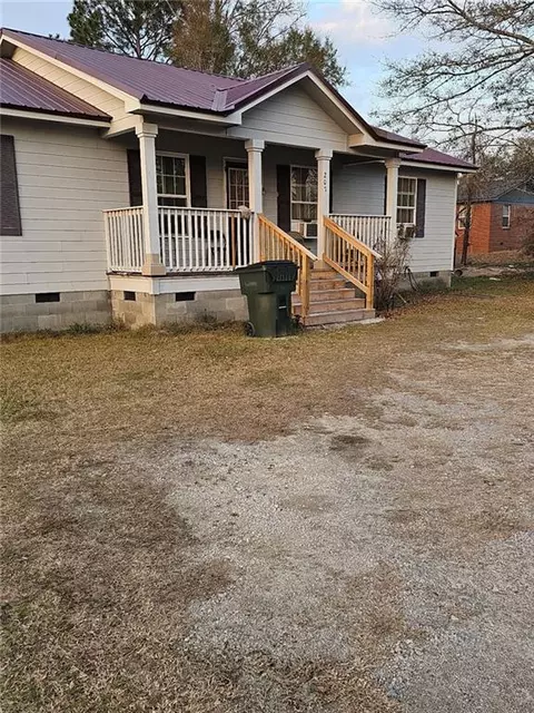 207 Fowler St, Swainsboro, GA 30401