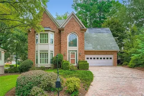 1959 Clairborne Ct, Dunwoody, GA 30338