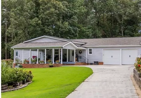 38 Lakeview Dr, Lindale, GA 30147