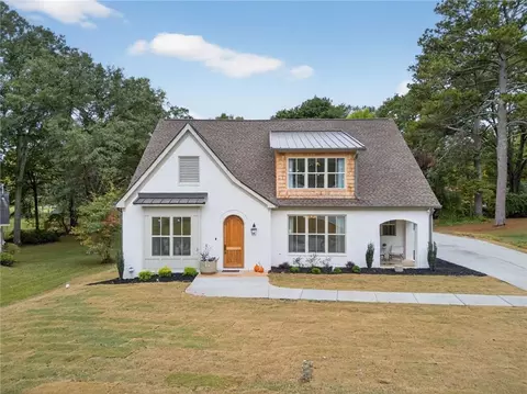 111 Lakeview Dr, Carrollton, GA 30117