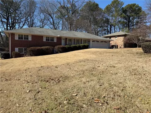 2372 Midvale Cir, Tucker, GA 30084
