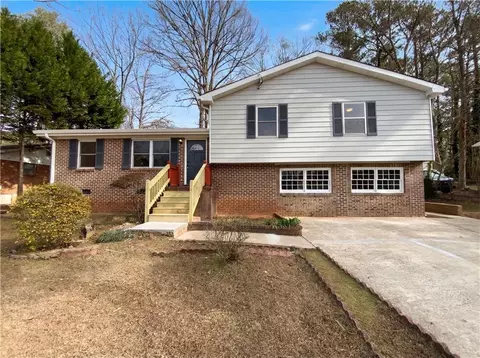 8264 Magnolia Dr, Jonesboro, GA 30238