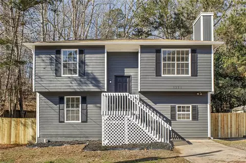 5225 Forest Downs Ln, College Park, GA 30349