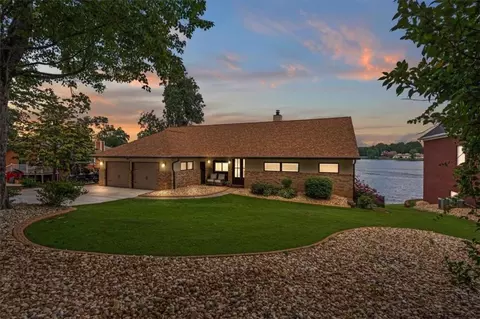 1127 Lakeshore Ct, Villa Rica, GA 30180