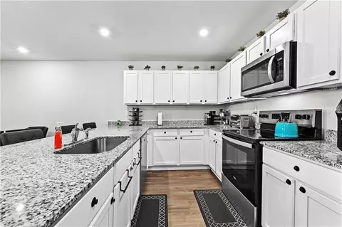Kitchen - 562 Pemberton St, Kingston, GA 30145 photo 2 of 3