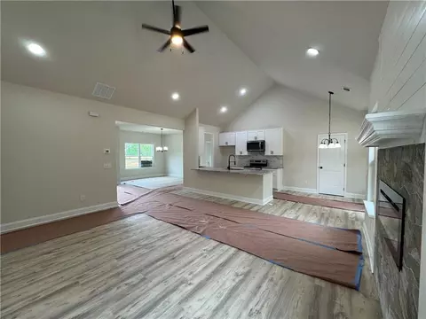 Living - 2089 N Hicks Rd, Toccoa, GA 30577 photo 4 of 5