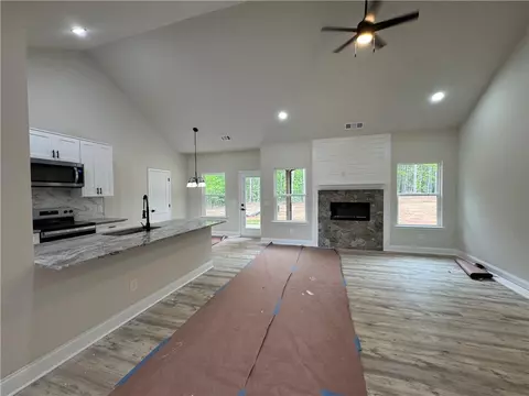 Living - 2089 N Hicks Rd, Toccoa, GA 30577 photo 2 of 5