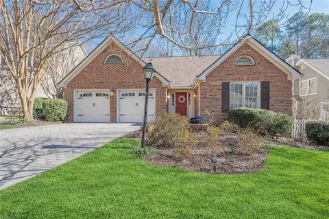 1055 Della St SE, Marietta, GA 30067