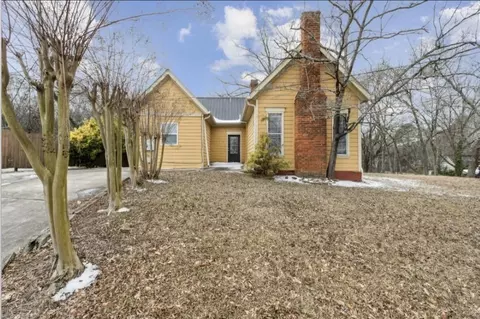 4402 Oak St, Oakwood, GA 30566
