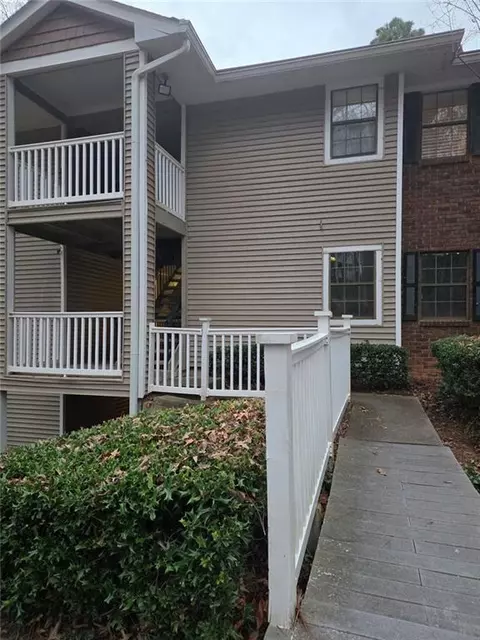 301 Barrington Hills Dr, Atlanta, GA 30350