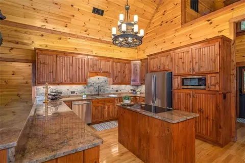 Kitchen - 31 High Cliff Rd, Jasper, GA 30143 photo 1 of 4
