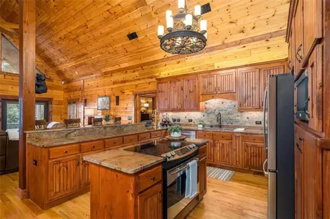 Kitchen - 31 High Cliff Rd, Jasper, GA 30143 photo 2 of 4