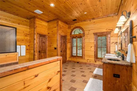 Bath - 31 High Cliff Rd, Jasper, GA 30143 photo 1 of 6