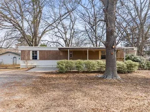 6064 Lights Ferry Rd, Flowery Branch, GA 30542