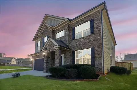 210 Palm Springs Cir, Fairburn, GA 30213
