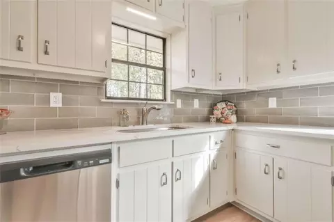 Kitchen - 3874 Pine Needle Dr, Duluth, GA 30096 photo 4 of 4