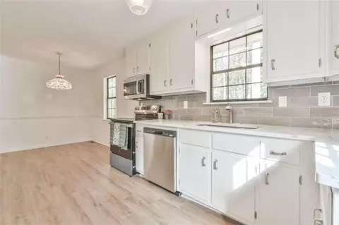 Kitchen - 3874 Pine Needle Dr, Duluth, GA 30096 photo 3 of 4