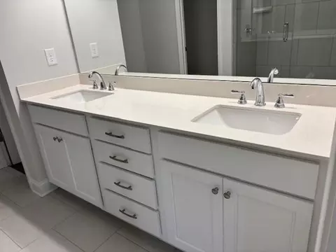 Bath - 1108 Bartlett Trce, Suwanee, GA 30024 photo 1 of 3