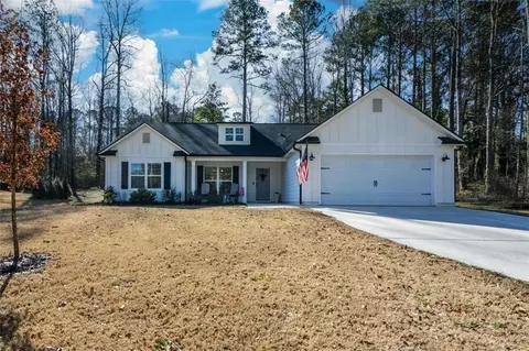 42 Pine Hill St, Newnan, GA 30263