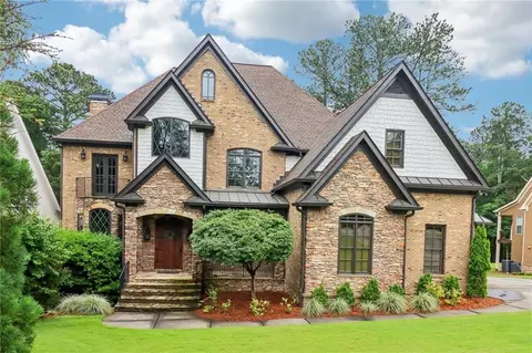 6219 Woodlake Dr, Buford, GA 30518