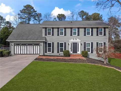 521 Creekwood Dr, Marietta, GA 30068