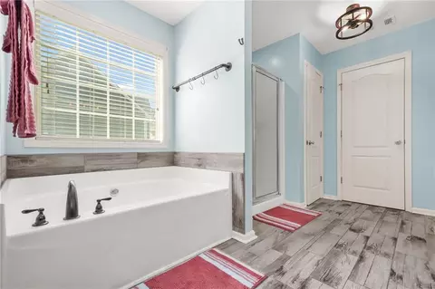 Bath - 1815 Alberta Ln, Winder, GA 30680 photo 3 of 4