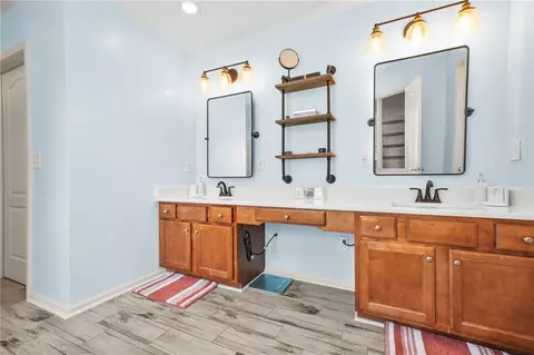 Bath - 1815 Alberta Ln, Winder, GA 30680 photo 2 of 4
