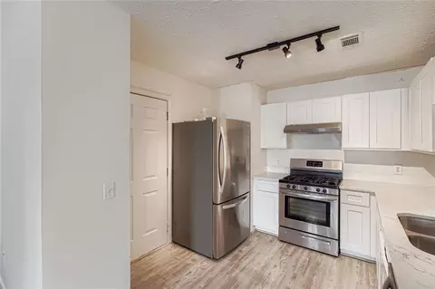 1025 Lakeside Cir, Covington, GA 30016 photo 13