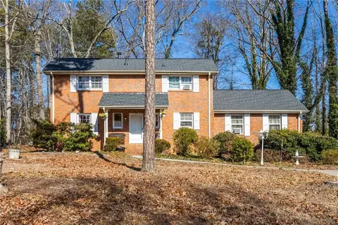 909 Rock Oak Ln, Lawrenceville, GA 30046