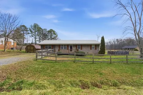 553 Cherokee Ln, Chatsworth, GA 30705