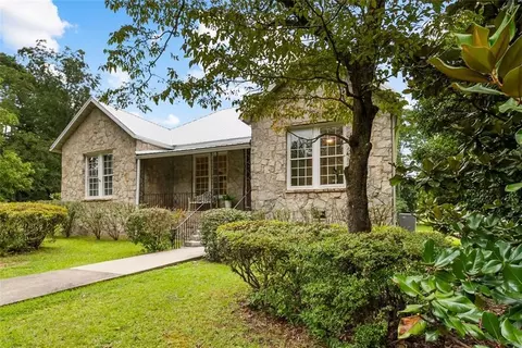 1206 Wesley St, Oxford, GA 30054