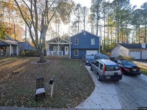 684 Old Manor Rd NW, Lilburn, GA 30047