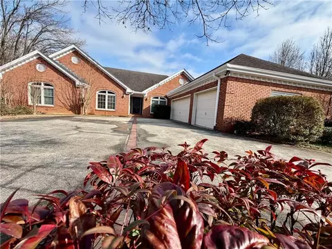 5729 Masters Ct, Stone Mountain, GA 30087